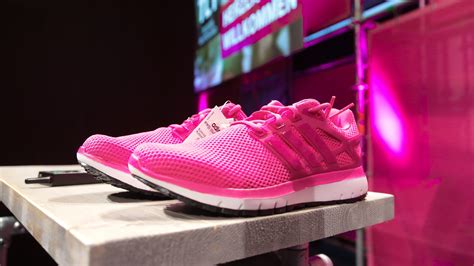 adidas magenta schuhe telekom kaufen|LOVE MAGENTA SNEAKER.